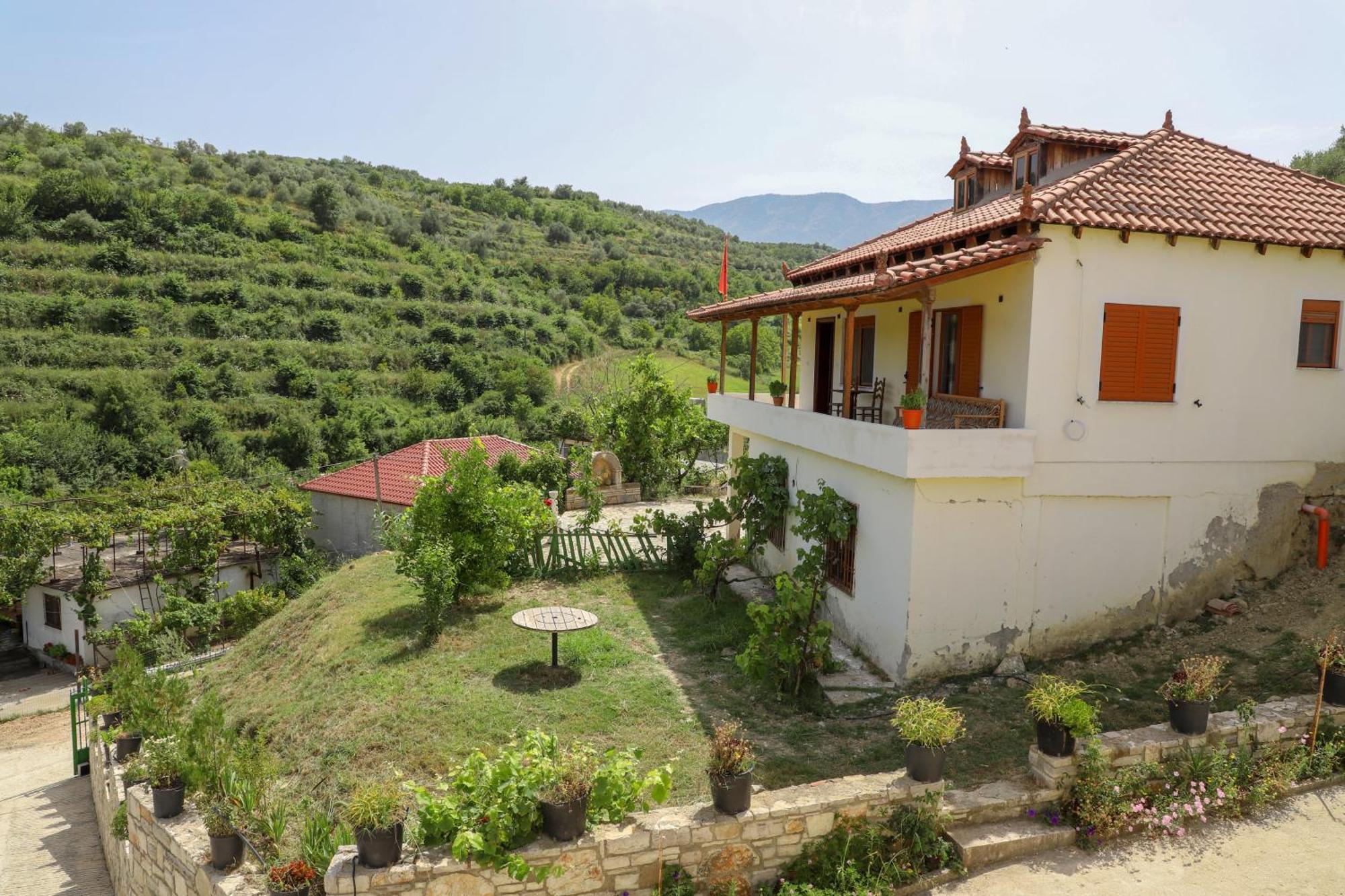 Romario Villa Berat